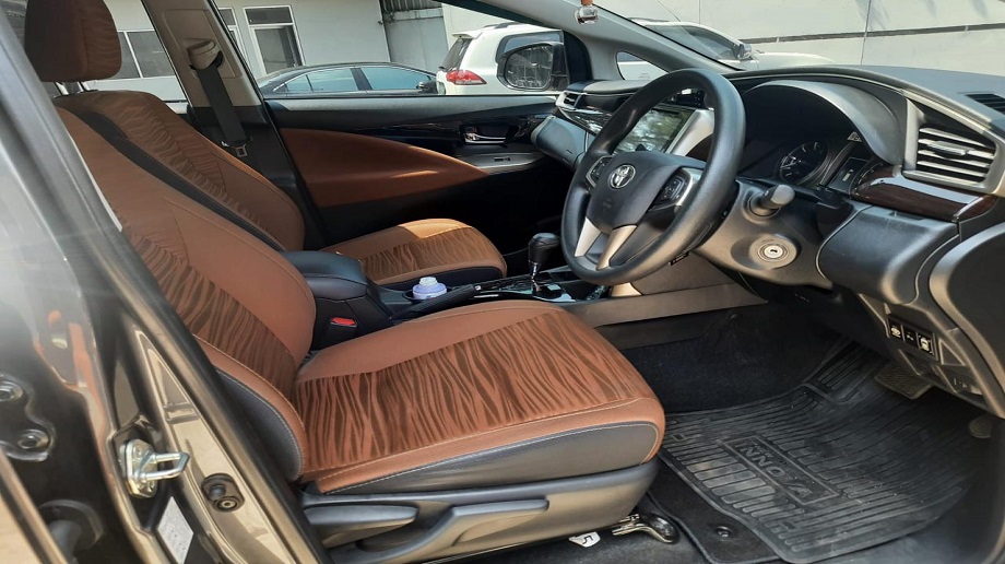 TOYOTA INNOVA 2.4 V AT 2019